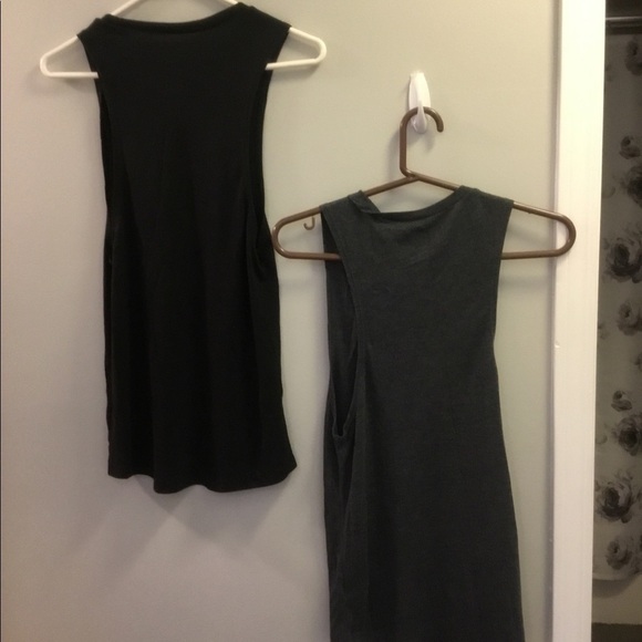 So Set 2 workout tanks size small - Picture 15 of 15